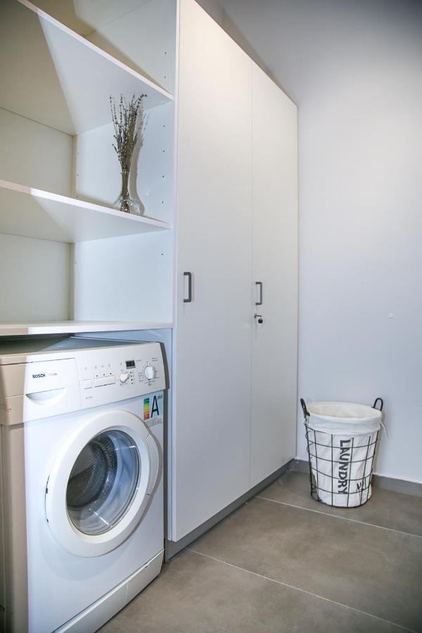 Caravin Wanderhome, 5 Min From Metro Nea Ionia Atena Exterior foto